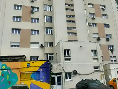 Apartament de vanzare Sector 2 Bucuresti bloc cu pictura